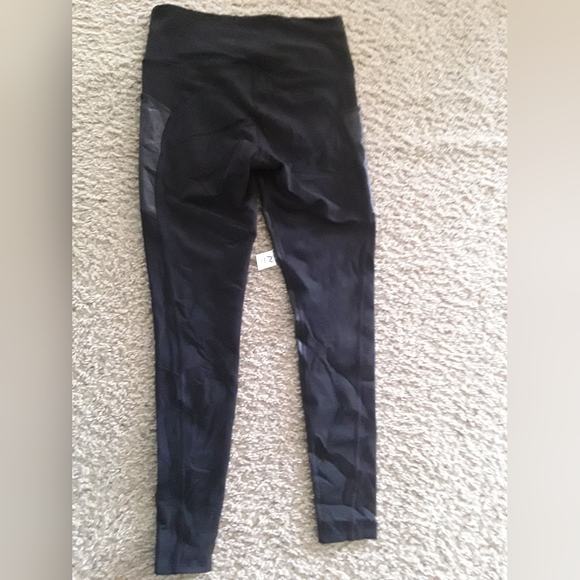 ATHLETA - Small - Black w/ Leather & Pockets and a CreditCard Pocket - Picture 4 of 5